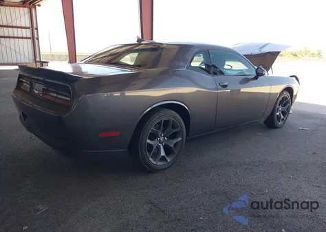 2020 Dodge Challenger Sxt z USA, uszkodzony, nr VIN 2C3CDZAG0LH226772